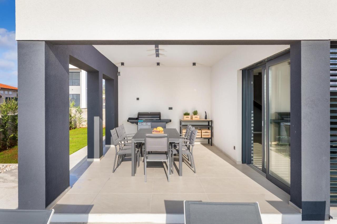 Amazing Private Villa With Outdoor Swimming Pool In Vodnjan Eksteriør bilde